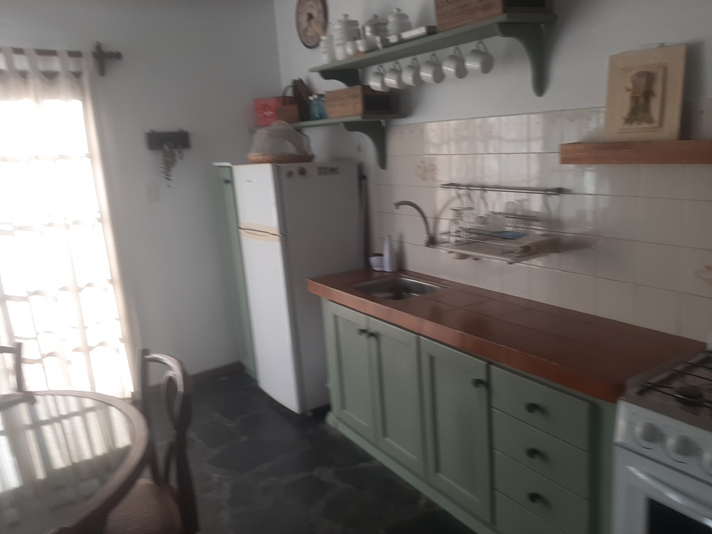 COMODA FINCA  CON AMPLIO FONDO