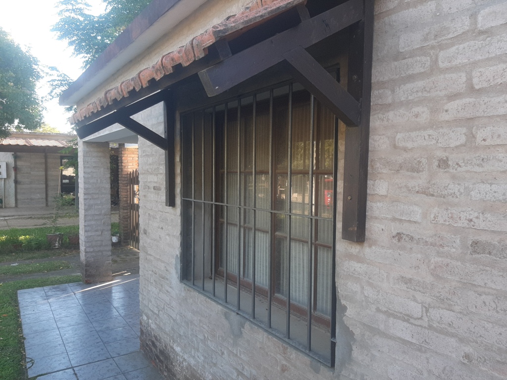 COMODA FINCA  CON AMPLIO FONDO