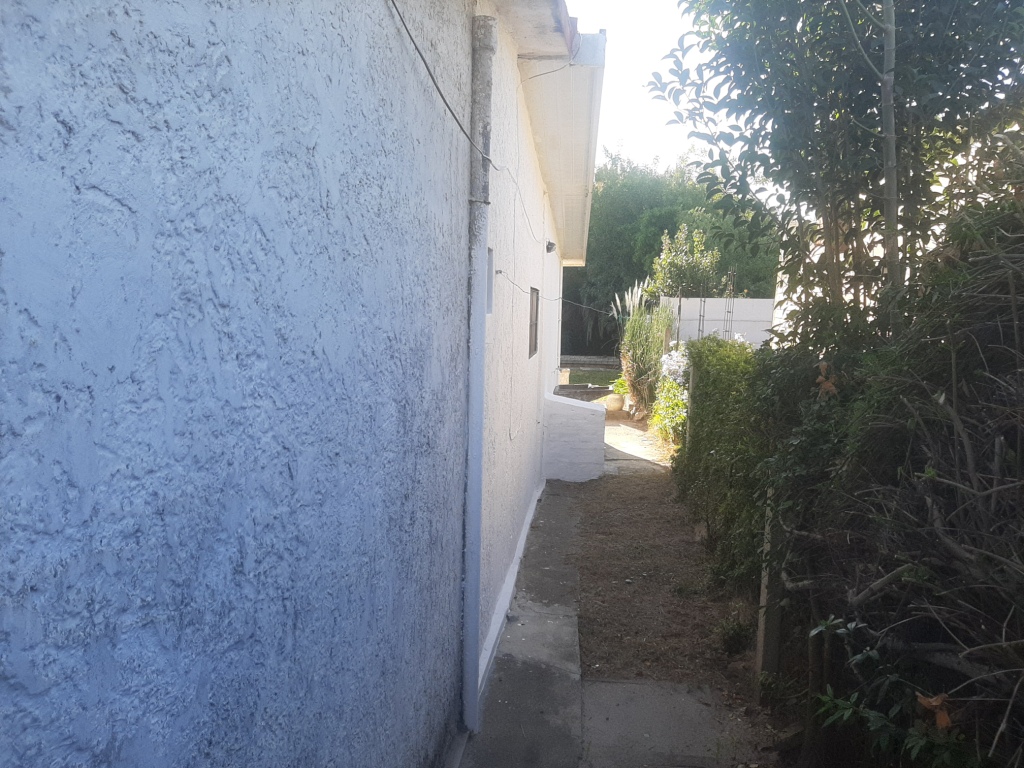 COMODA FINCA  CON AMPLIO FONDO