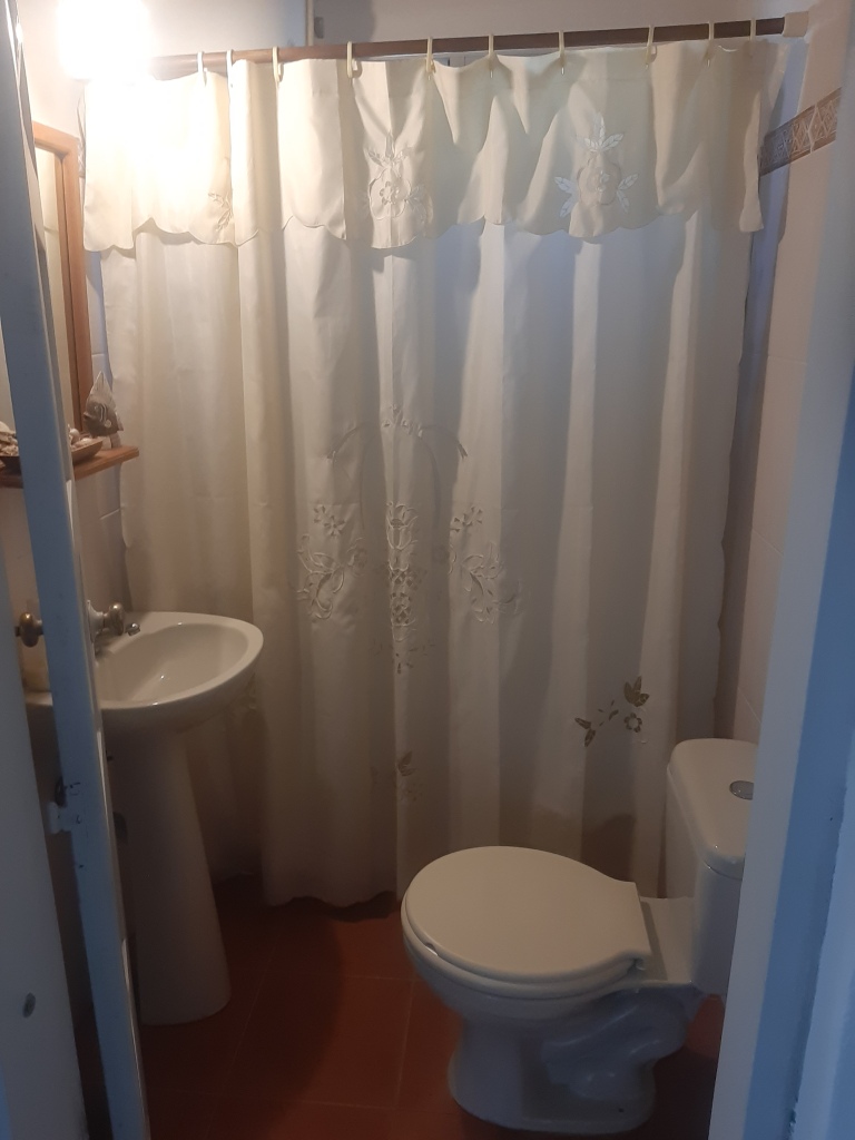 COMODA FINCA  CON AMPLIO FONDO