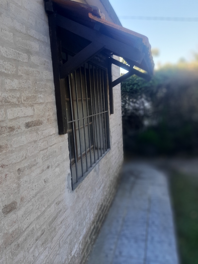 COMODA FINCA  CON AMPLIO FONDO