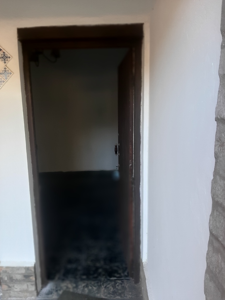 COMODA FINCA  CON AMPLIO FONDO