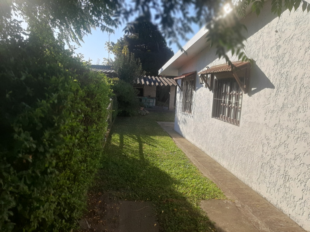 COMODA FINCA  CON AMPLIO FONDO