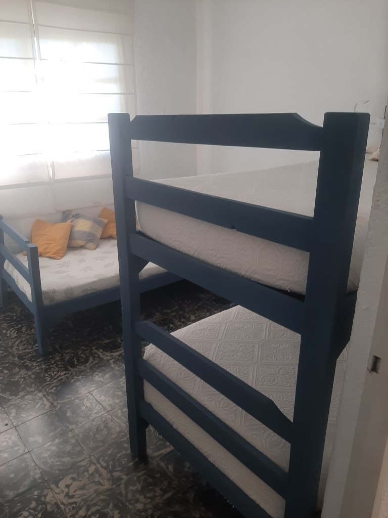 COMODA FINCA  CON AMPLIO FONDO